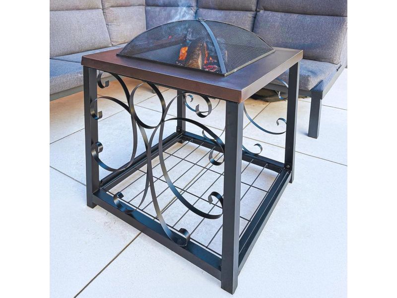 Grote vierkante barbecue vuurplaats van staal met bronzen effect