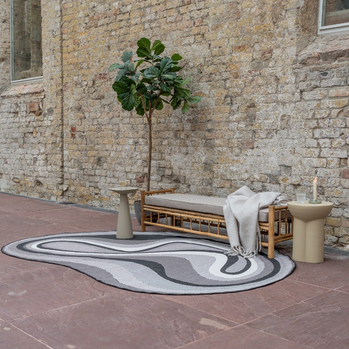 organisch gevormd buitenkleed loop stone zwart 200 x 290 cm (l)