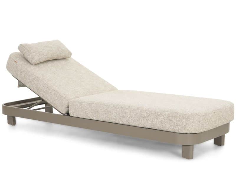 Santika Cayora ligbed