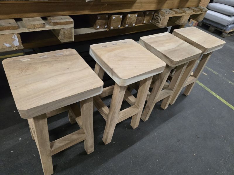 Showroommodel Boomstam bar kruk 40x40xH114 cm ( set van 4)