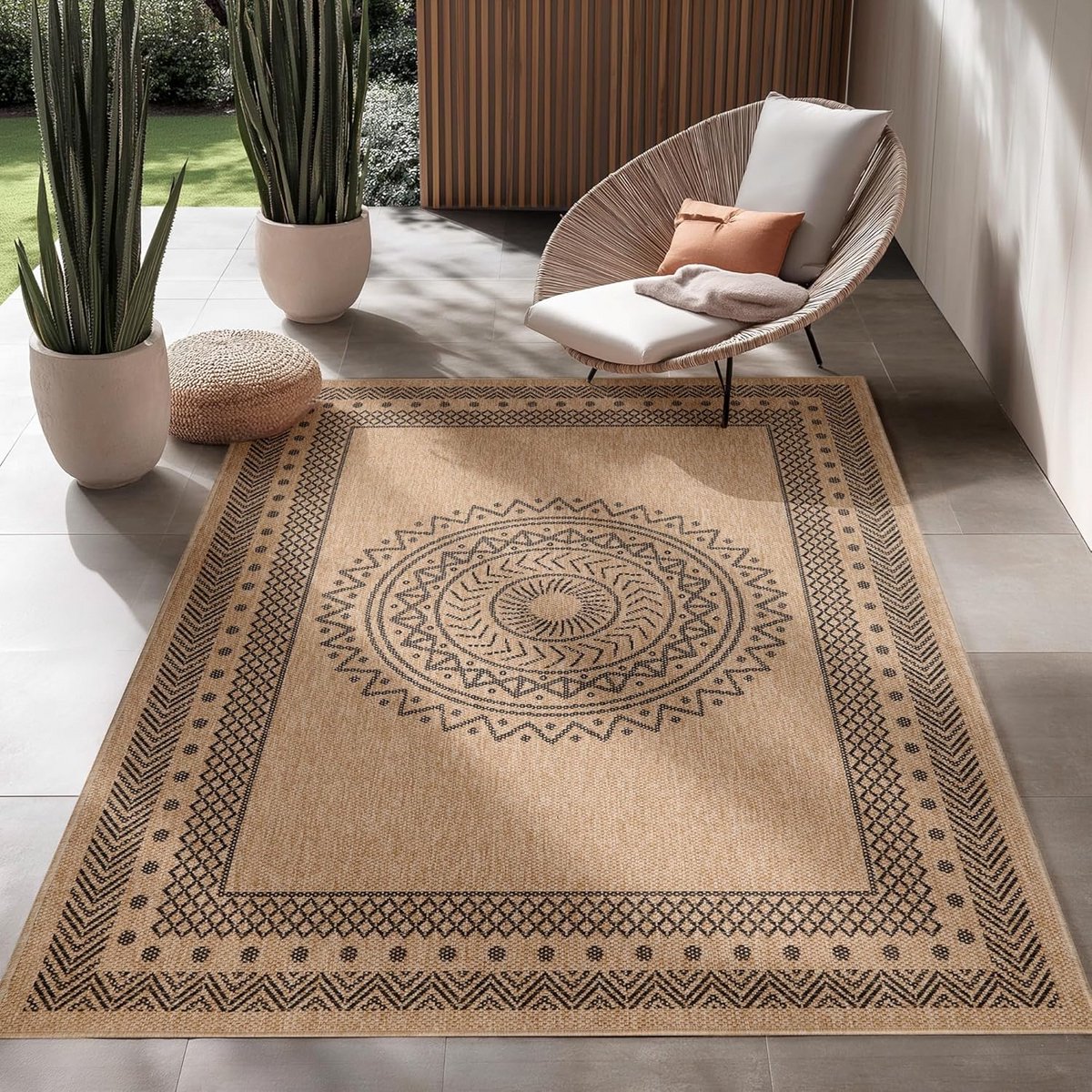 buitenkleed beige vintage stijl 160×230 cm geschikt voor tuin