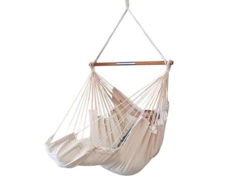 Hangstoel Lounger ecru gemaakt van 2 lagen stof met dikke