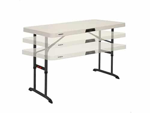 In hoogte verstelbare kunststof klaptafel 122 x 61 cm