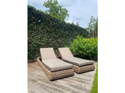 Ligbed Corsica naturel onderstel en taupe kussens