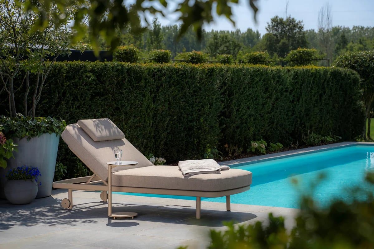 milano ligbed latte met vic koffietafeltje 4 seasons outdoor