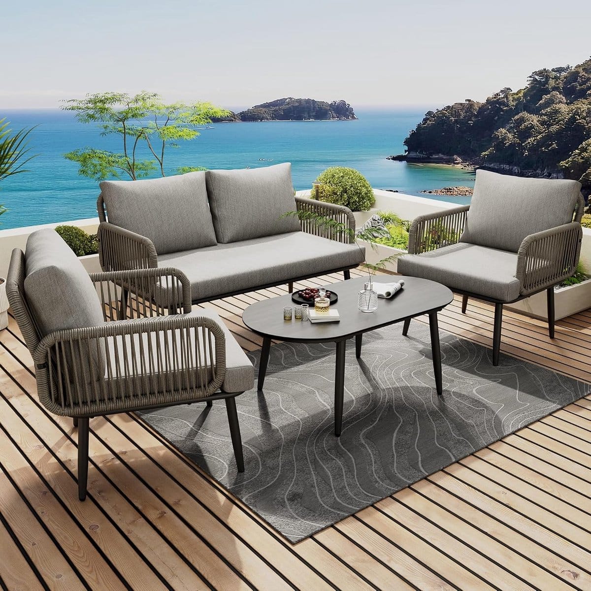 balkonset voor 4 personen met 2 stoelen en een salontafel