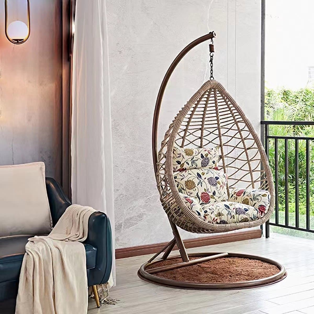 chillcocoon hangstoel bruin met witte kussens