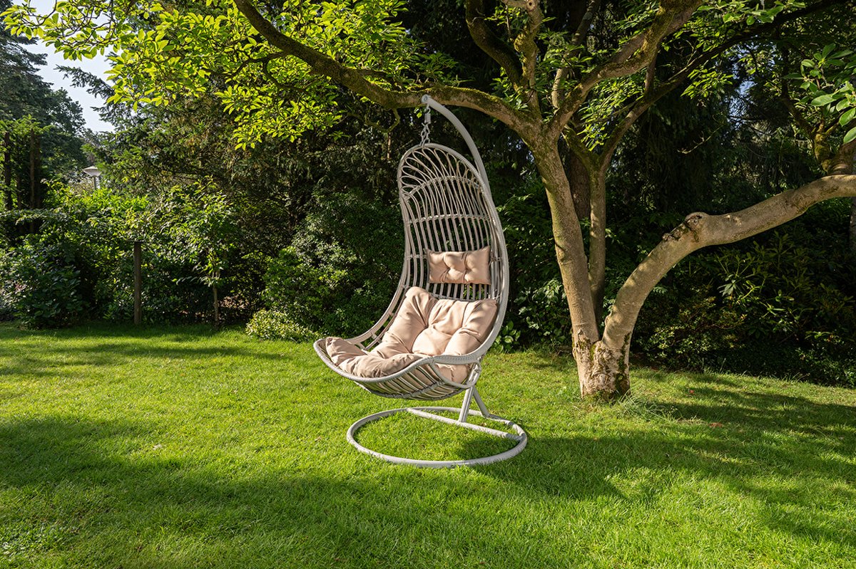 chillcocoon hangstoel wit met mokka kussens