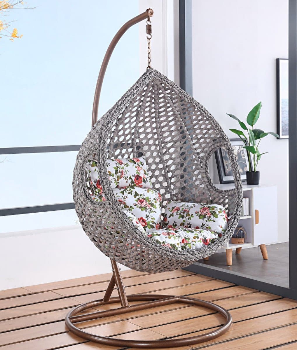 loungenest hangstoel grijs met witte kussens