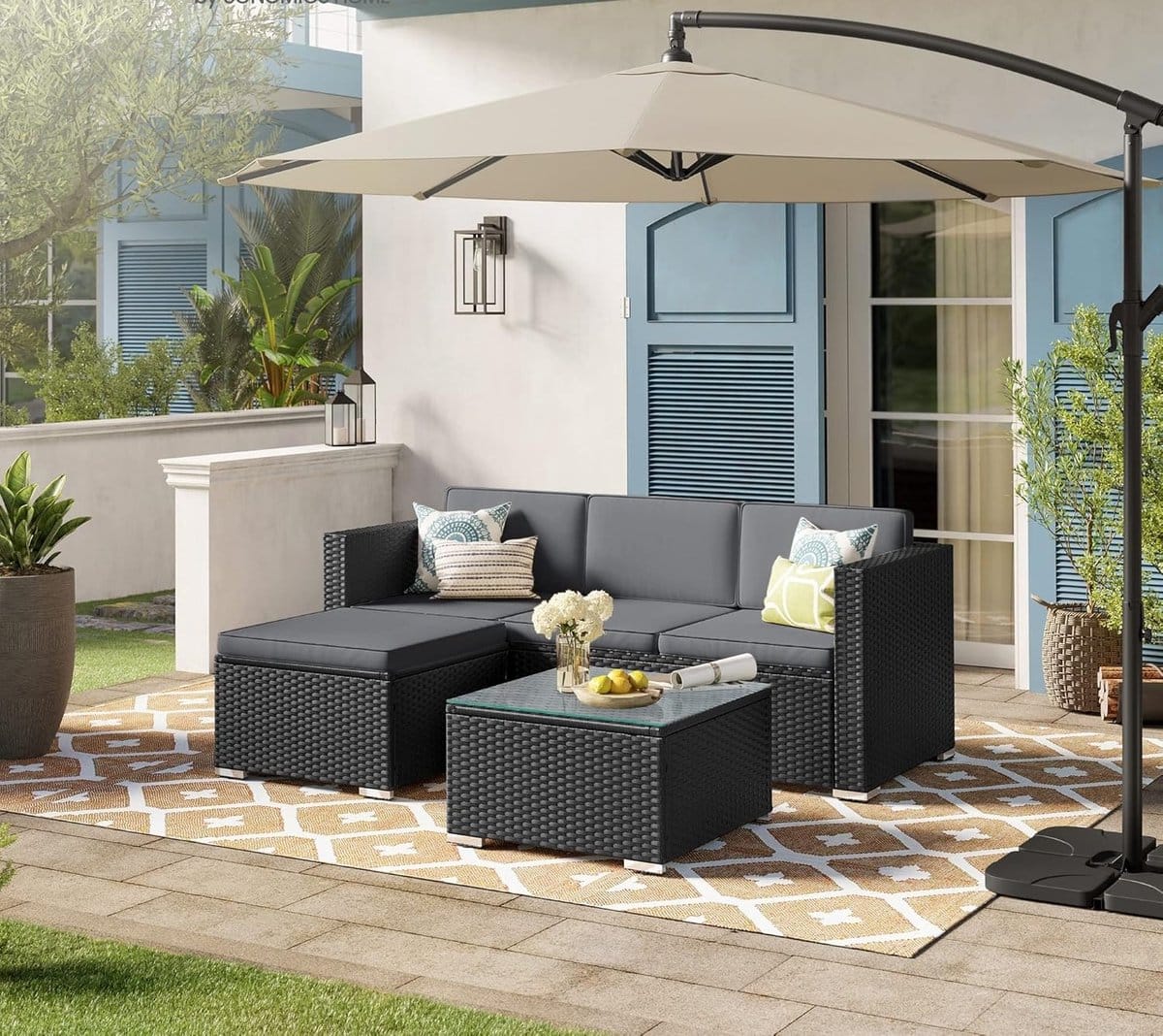 luxe polyrattan hoek loungeset voor buiten met kussens & glazen