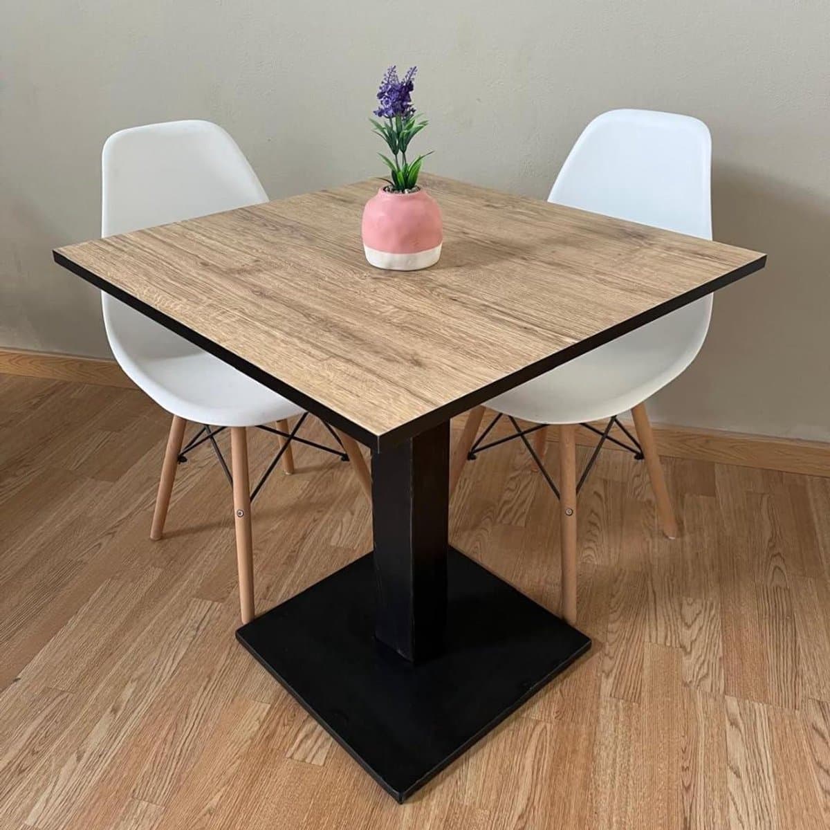 bartafel vierkant eettafel dagelijks gebruik centrale voet