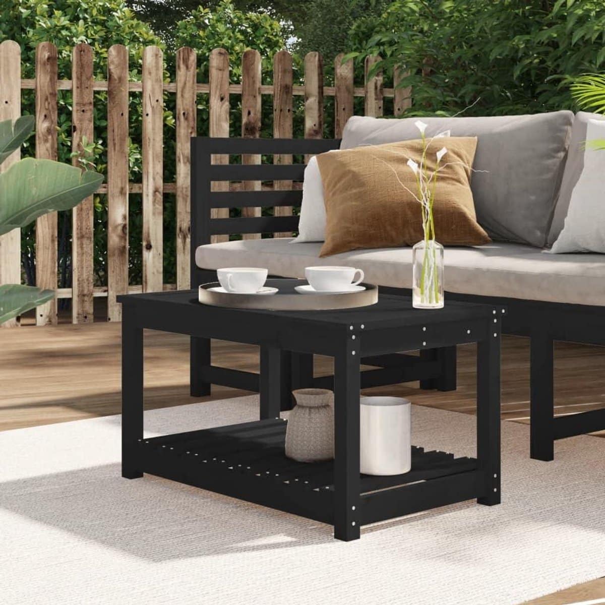 houten tuintafel bijzettafel buiten genieten van maaltijden