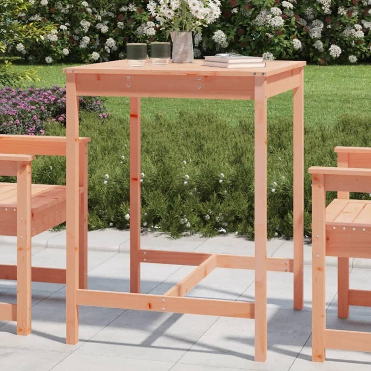houten tuintafel bijzettafel buiten terras ontspannen massief