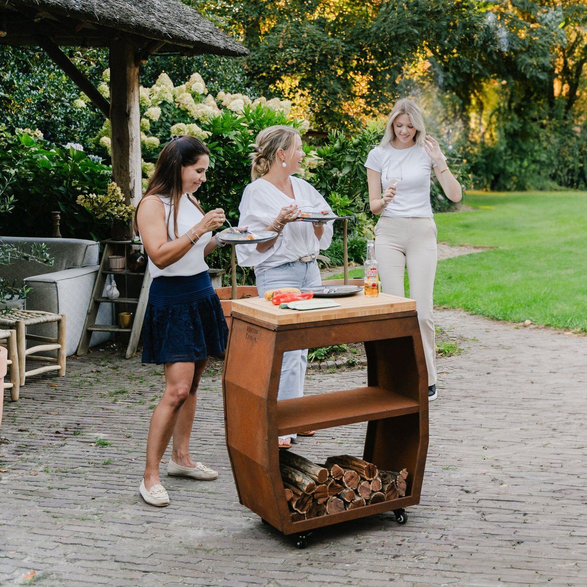 bbq tafel tabla cortar cortenstaal met wielen en grote snijplank