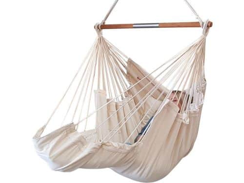 Hangstoel Lounger ecru gemaakt van 2 lagen stof met dikke