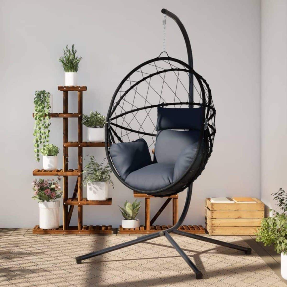hangstoel met standaard ei design schommel ontspannen buiten zitten