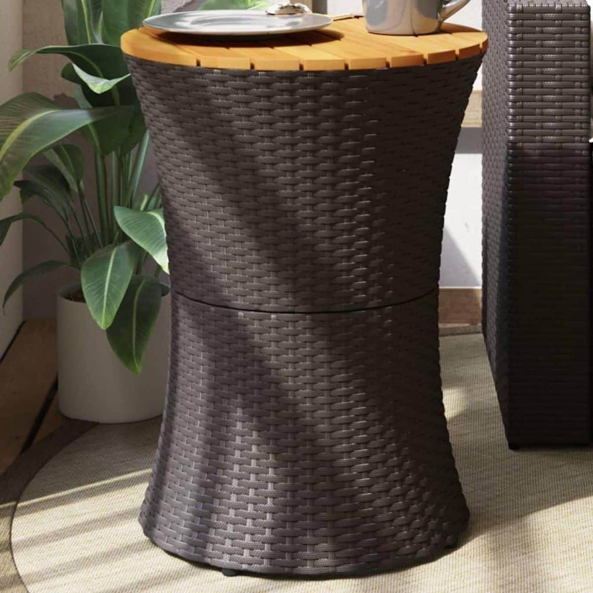 tuin bijzettafel buiten tafel ontspannen in de tuin