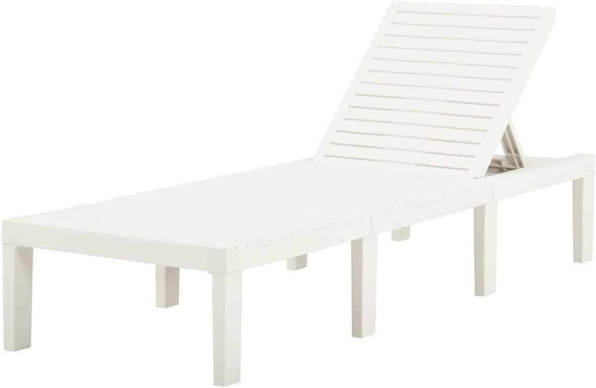 tuin lounger ligstoel buiten ontspannen in de tuin